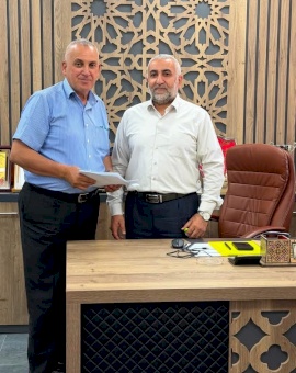 لقاء الأستاذ الدكتور خالد مصطفى السراحنة عميد الكلية بالدكتور نعيم أبو شرخ عضو لجنة بناء كلية العلوم الإسلامية
