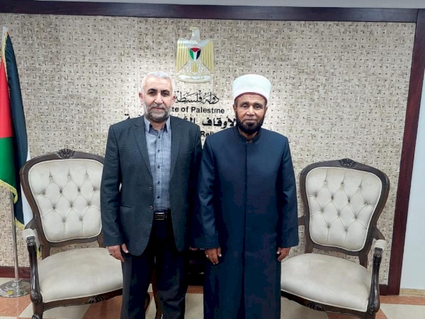 عميد الكلية الأستاذ الدكتور خالد مصطفى السراحنة يلتقي سماحة الأستاذ الدكتور محمد مصطفى نجم -حفظه الله- وزير الأوقاف والشؤون الدينية، وتم خلال اللقاء بحث سبل تطوير الكلية.