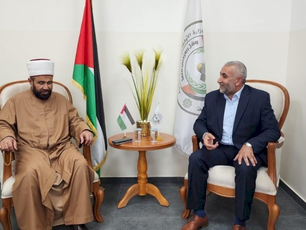 قام سماحة الشيخ الأستاذ الدكتور محمد مصطفى نجم-وزير الأوقاف والشؤون الدينية- والوفد المرافق بزيارة كلية العلوم الإسلامية في الظاهرية التابعة لوزارة الأوقاف، والإجتماع مع عميد الكلية الدكتور خالد السراحنة،والكادر الأكاديمي والإداري، ولجنة بناء المقر الجديد