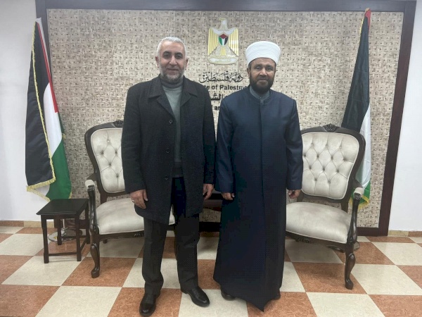 لقاء سماحة الشيخ الأستاذ الدكتور محمد مصطفى نجم وزير الأوقاف والشؤون الدينية بعميد الكلية الأستاذ الدكتور خالد مصطفى السراحنة في إطار توجيهات سماحته وتطوير الكلية.