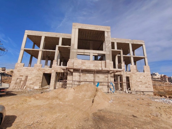 العمل على استكمال المبنى رقم( 2) لكلية العلوم الاسلامية، ويضم مسجداً للرجال ومسجداً للنساء _مستوصفاً طبياً_قاعات  تدريسية.