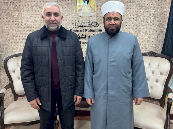 لقاء سماحة الشيخ الأستاذ الدكتور محمد مصطفى نجم وزير الأوقاف والشؤون الدينية بعميد الكلية الأستاذ الدكتور خالد مصطفى السراحنة، ووضع سماحته بآخر مستجدات العمل في الكلية، ومشروع البناء الثاني للكلية. إدارة الكلية،،، 