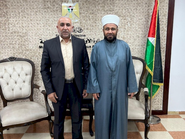 لقاء سماحة الشيخ الأستاذ الدكتور محمد مصطفى نجم وزير الأوقاف والشؤون الدينية بعميد الكلية الأستاذ الدكتور خالد مصطفى السراحنة،