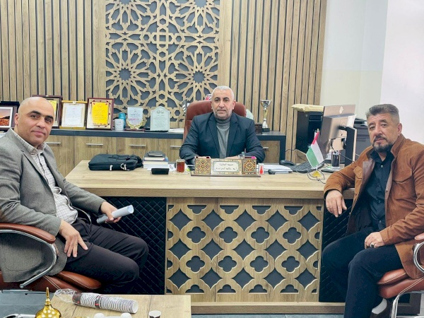 عميد الكلية الأستاذ الدكتور خالد مصطفى السراحنة يجتمع بالزملاء النائب الإداري د. ناصر دودين والنائب الأكاديمي د. علي غريب وذلك لترتيب برنامج امتحانات نهاية الفصل وآلية العمل للفصل الثاني. إدارة الكلية،،، 