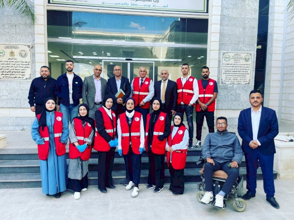 نظمت كلية العلوم الإسلامية بالشراكة مع الهلال الأحمر الفلسطيني شعبة الظاهرية يوم التطوع العالمي، والتي تأتي ضمن نشاطات دائرة شؤون الطلبة في الكلية.