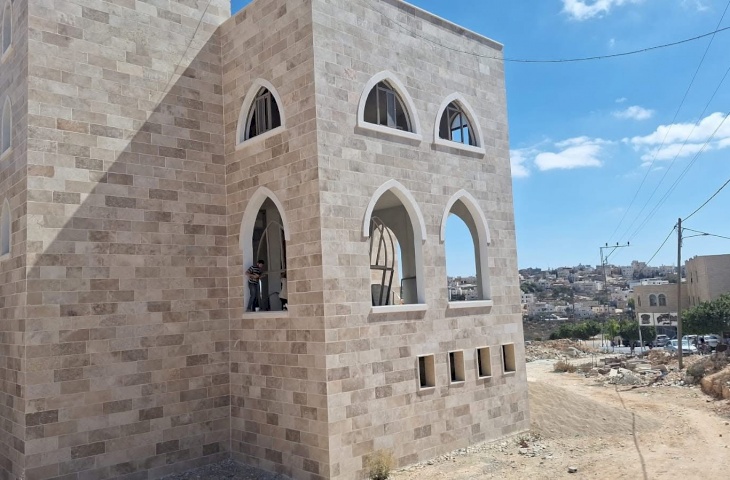 بفضل الله تعالى ثم أهل الخير يستمر العطاء والبناء لوجه الله تعالى، ونسأل الله التوفيق إن شاء الله.
